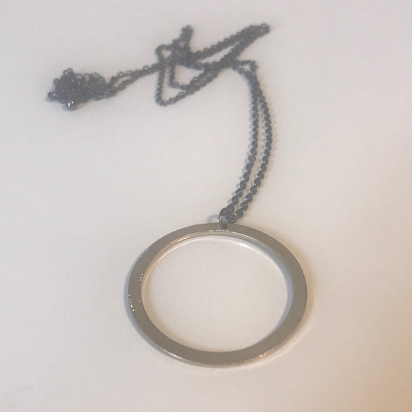 Kevia Style gold circle pendant - Picture 3 of 4